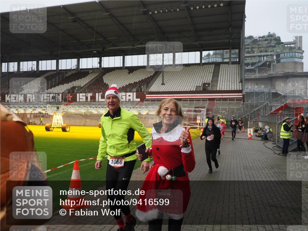 07.12.2025 - St. Pauli X-Mass-Run No. 15 Fabian Wolf http://msf.ph/oto/9416599 07.12.2025 11:10:42 Ziel 29, 30, 31, 49, 122, 134, 745, 1064, 1066, 1380, 1584, 1626, 1692, 3124, 3136, 4574 meine-sportfotos.de