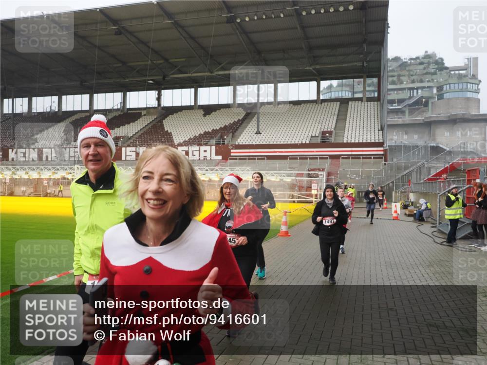 07.12.2025 - St. Pauli X-Mass-Run No. 15 Fabian Wolf http://msf.ph/oto/9416601 07.12.2025 11:10:42 Ziel 29, 30, 31, 49, 122, 134, 745, 1064, 1066, 1380, 1584, 1626, 1692, 3124, 3136, 4574 meine-sportfotos.de