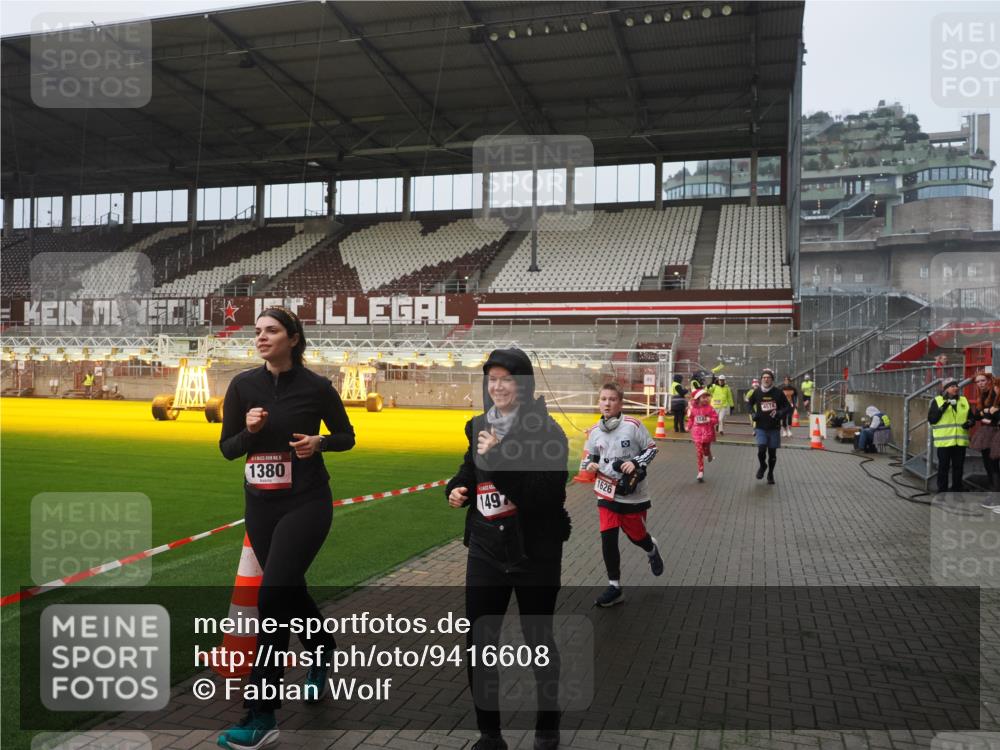 07.12.2025 - St. Pauli X-Mass-Run No. 15 Fabian Wolf http://msf.ph/oto/9416608 07.12.2025 11:10:44 Ziel 29, 30, 31, 49, 122, 134, 745, 1064, 1066, 1380, 1400, 1402, 1584, 1626, 1692, 3124, 3136, 4574 meine-sportfotos.de