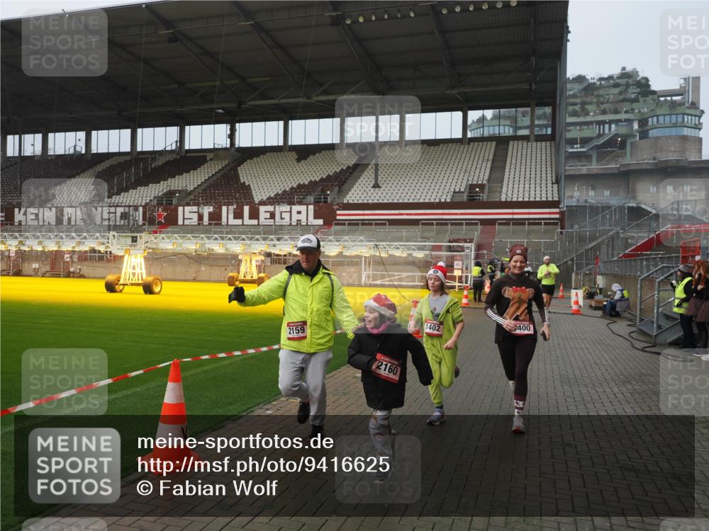 07.12.2025 - St. Pauli X-Mass-Run No. 15 Fabian Wolf http://msf.ph/oto/9416625 07.12.2025 11:10:50 Ziel 29, 745, 1064, 1066, 1380, 1400, 1402, 1584, 1626, 2616, 4574 meine-sportfotos.de