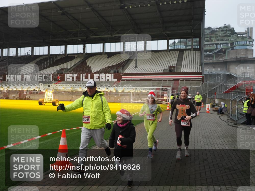 07.12.2025 - St. Pauli X-Mass-Run No. 15 Fabian Wolf http://msf.ph/oto/9416626 07.12.2025 11:10:50 Ziel 29, 745, 1064, 1066, 1380, 1400, 1402, 1584, 1626, 2616, 4574 meine-sportfotos.de