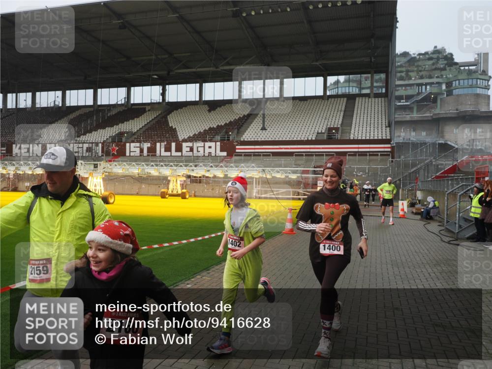 07.12.2025 - St. Pauli X-Mass-Run No. 15 Fabian Wolf http://msf.ph/oto/9416628 07.12.2025 11:10:50 Ziel 29, 745, 1064, 1066, 1380, 1400, 1402, 1584, 1626, 2616, 4574 meine-sportfotos.de