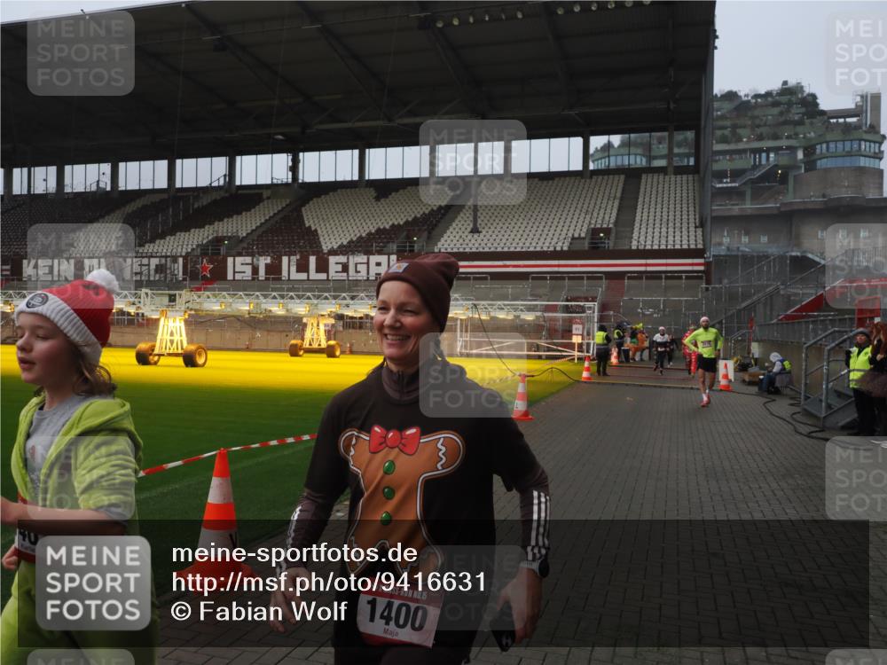 07.12.2025 - St. Pauli X-Mass-Run No. 15 Fabian Wolf http://msf.ph/oto/9416631 07.12.2025 11:10:51 Ziel 667, 669, 745, 1380, 1400, 1402, 1584, 1626, 2616, 4574 meine-sportfotos.de