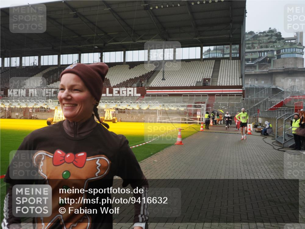 07.12.2025 - St. Pauli X-Mass-Run No. 15 Fabian Wolf http://msf.ph/oto/9416632 07.12.2025 11:10:51 Ziel 667, 669, 745, 1380, 1400, 1402, 1584, 1626, 2616, 4574 meine-sportfotos.de