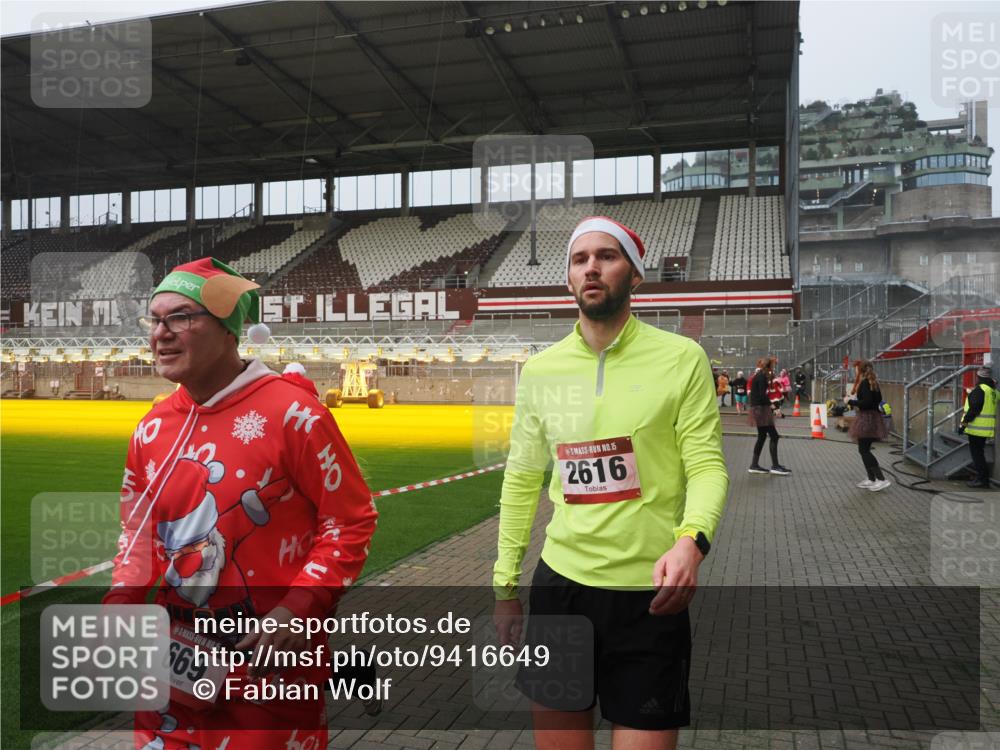 07.12.2025 - St. Pauli X-Mass-Run No. 15 Fabian Wolf http://msf.ph/oto/9416649 07.12.2025 11:11:01 Ziel 48, 660, 667, 669, 1400, 1402, 1518, 2616 meine-sportfotos.de