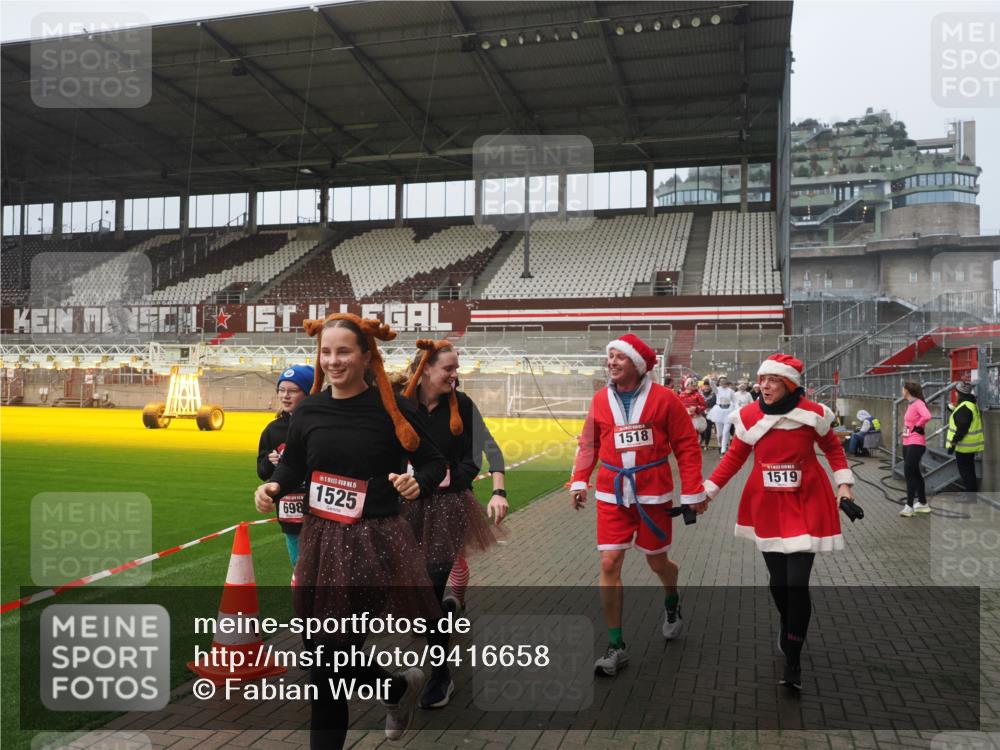 07.12.2025 - St. Pauli X-Mass-Run No. 15 Fabian Wolf http://msf.ph/oto/9416658 07.12.2025 11:11:12 Ziel 48, 411, 660, 697, 698, 777, 787, 788, 812, 815, 817, 832, 841, 909, 1145, 1146, 1147, 1518, 1519, 1557, 1565, 1568, 1619, 1707, 2258, 2742, 4801, 4813 meine-sportfotos.de