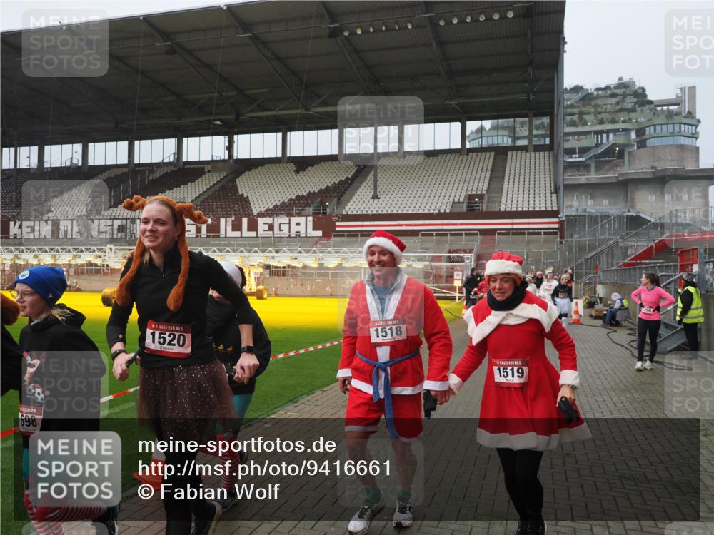 07.12.2025 - St. Pauli X-Mass-Run No. 15 Fabian Wolf http://msf.ph/oto/9416661 07.12.2025 11:11:12 Ziel 48, 411, 660, 697, 698, 777, 787, 788, 812, 815, 817, 832, 841, 909, 1145, 1146, 1147, 1518, 1519, 1557, 1565, 1568, 1619, 1707, 2258, 2742, 4801, 4813 meine-sportfotos.de