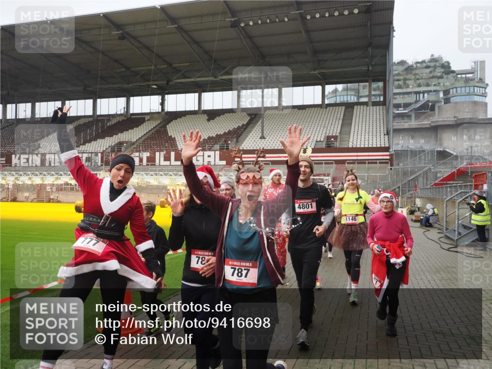 07.12.2025 - St. Pauli X-Mass-Run No. 15 Fabian Wolf http://msf.ph/oto/9416698 07.12.2025 11:11:22 Ziel 171, 182, 190, 411, 697, 698, 777, 787, 788, 812, 815, 817, 832, 841, 909, 1145, 1146, 1147, 1309, 1519, 1557, 1565, 1568, 1619, 1707, 1770, 2258, 2742, 4801, 4805, 4806, 4810, 4813, 5005, 5006 meine-sportfotos.de