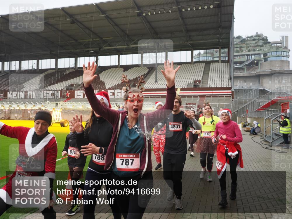 07.12.2025 - St. Pauli X-Mass-Run No. 15 Fabian Wolf http://msf.ph/oto/9416699 07.12.2025 11:11:22 Ziel 171, 182, 190, 411, 697, 698, 777, 787, 788, 812, 815, 817, 832, 841, 909, 1145, 1146, 1147, 1309, 1519, 1557, 1565, 1568, 1619, 1707, 1770, 2258, 2742, 4801, 4805, 4806, 4810, 4813, 5005, 5006 meine-sportfotos.de