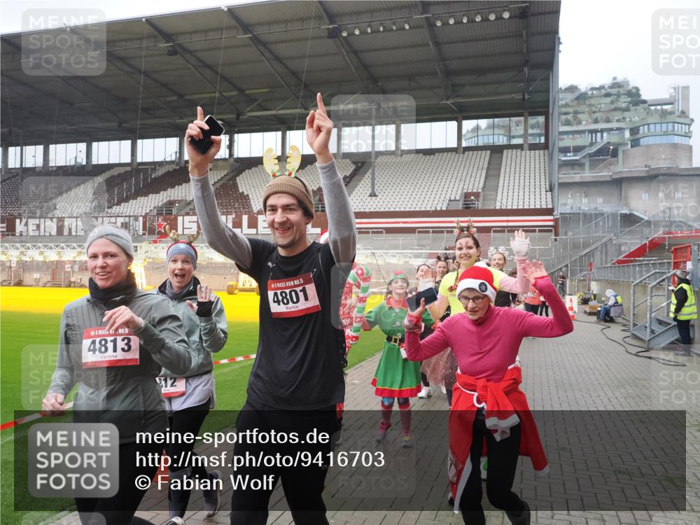 07.12.2025 - St. Pauli X-Mass-Run No. 15 Fabian Wolf http://msf.ph/oto/9416703 07.12.2025 11:11:23 Ziel 171, 182, 190, 411, 777, 787, 788, 812, 815, 817, 832, 841, 909, 1145, 1146, 1147, 1309, 1557, 1565, 1568, 1619, 1707, 1770, 2258, 2742, 4801, 4805, 4806, 4810, 4813, 5005, 5006 meine-sportfotos.de