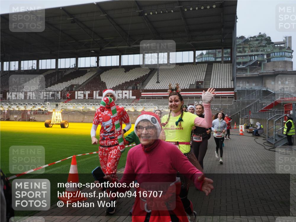 07.12.2025 - St. Pauli X-Mass-Run No. 15 Fabian Wolf http://msf.ph/oto/9416707 07.12.2025 11:11:24 Ziel 171, 182, 190, 411, 777, 787, 788, 812, 815, 817, 832, 841, 909, 1145, 1146, 1147, 1309, 1557, 1565, 1568, 1619, 1707, 1770, 2742, 4801, 4805, 4806, 4810, 4813, 5005, 5006 meine-sportfotos.de
