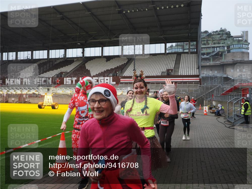 07.12.2025 - St. Pauli X-Mass-Run No. 15 Fabian Wolf http://msf.ph/oto/9416708 07.12.2025 11:11:24 Ziel 171, 182, 190, 411, 777, 787, 788, 812, 815, 817, 832, 841, 909, 1145, 1146, 1147, 1309, 1557, 1565, 1568, 1619, 1707, 1770, 2742, 4801, 4805, 4806, 4810, 4813, 5005, 5006 meine-sportfotos.de