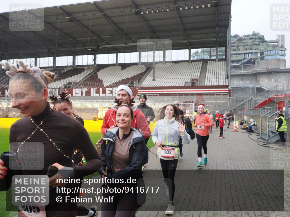 07.12.2025 - St. Pauli X-Mass-Run No. 15 Fabian Wolf http://msf.ph/oto/9416717 07.12.2025 11:11:26 Ziel 171, 182, 190, 411, 777, 787, 788, 812, 815, 817, 832, 841, 909, 1145, 1146, 1147, 1309, 1557, 1565, 1568, 1589, 1619, 1707, 1767, 1770, 2742, 4801, 4805, 4806, 4810, 4813, 5005, 5006 meine-sportfotos.de