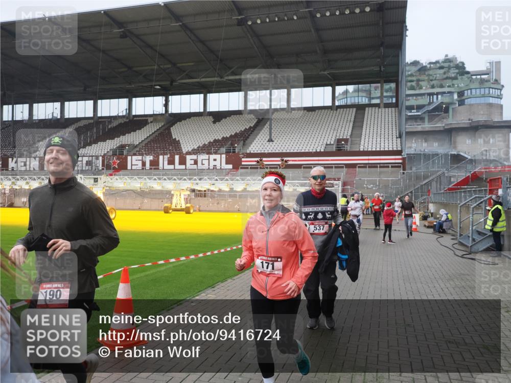 07.12.2025 - St. Pauli X-Mass-Run No. 15 Fabian Wolf http://msf.ph/oto/9416724 07.12.2025 11:11:28 Ziel 171, 182, 190, 411, 777, 787, 788, 812, 815, 817, 832, 841, 909, 1145, 1146, 1147, 1309, 1321, 1557, 1565, 1568, 1589, 1619, 1767, 1770, 4801, 4805, 4806, 4810, 4813, 5005, 5006 meine-sportfotos.de