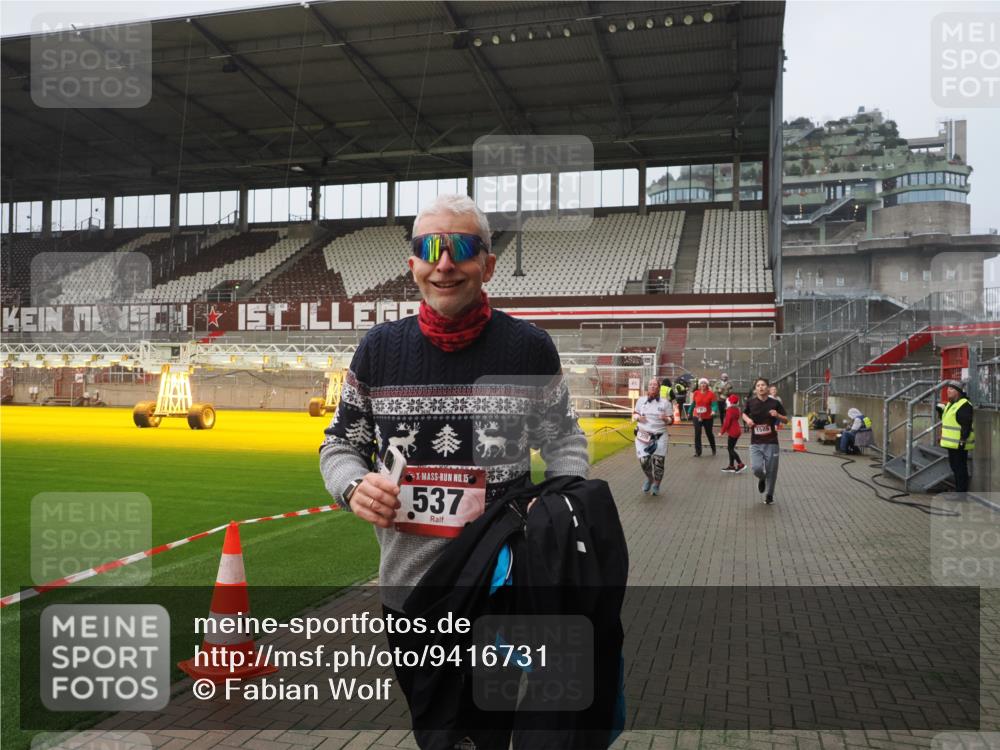 07.12.2025 - St. Pauli X-Mass-Run No. 15 Fabian Wolf http://msf.ph/oto/9416731 07.12.2025 11:11:29 Ziel 171, 182, 190, 411, 777, 787, 788, 812, 815, 832, 841, 909, 1145, 1146, 1147, 1309, 1321, 1589, 1619, 1767, 1770, 4801, 4805, 4806, 4810, 4813, 5005, 5006 meine-sportfotos.de
