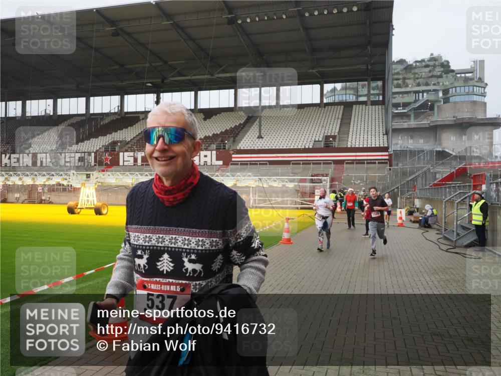 07.12.2025 - St. Pauli X-Mass-Run No. 15 Fabian Wolf http://msf.ph/oto/9416732 07.12.2025 11:11:29 Ziel 171, 182, 190, 411, 777, 787, 788, 812, 815, 832, 841, 909, 1145, 1146, 1147, 1309, 1321, 1589, 1619, 1767, 1770, 4801, 4805, 4806, 4810, 4813, 5005, 5006 meine-sportfotos.de