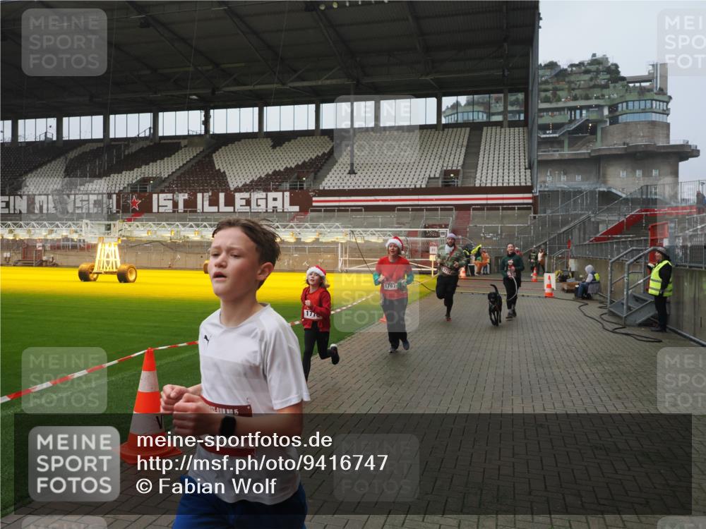 07.12.2025 - St. Pauli X-Mass-Run No. 15 Fabian Wolf http://msf.ph/oto/9416747 07.12.2025 11:11:34 Ziel 171, 182, 190, 1309, 1321, 1589, 1711, 1714, 1767, 1770, 4805, 4806, 4810, 5005, 5006 meine-sportfotos.de