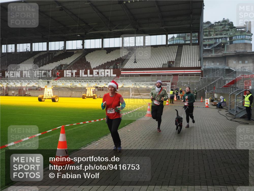 07.12.2025 - St. Pauli X-Mass-Run No. 15 Fabian Wolf http://msf.ph/oto/9416753 07.12.2025 11:11:35 Ziel 171, 182, 190, 1309, 1321, 1589, 1711, 1714, 1767, 1770, 4805, 4806, 4810, 5005, 5006 meine-sportfotos.de