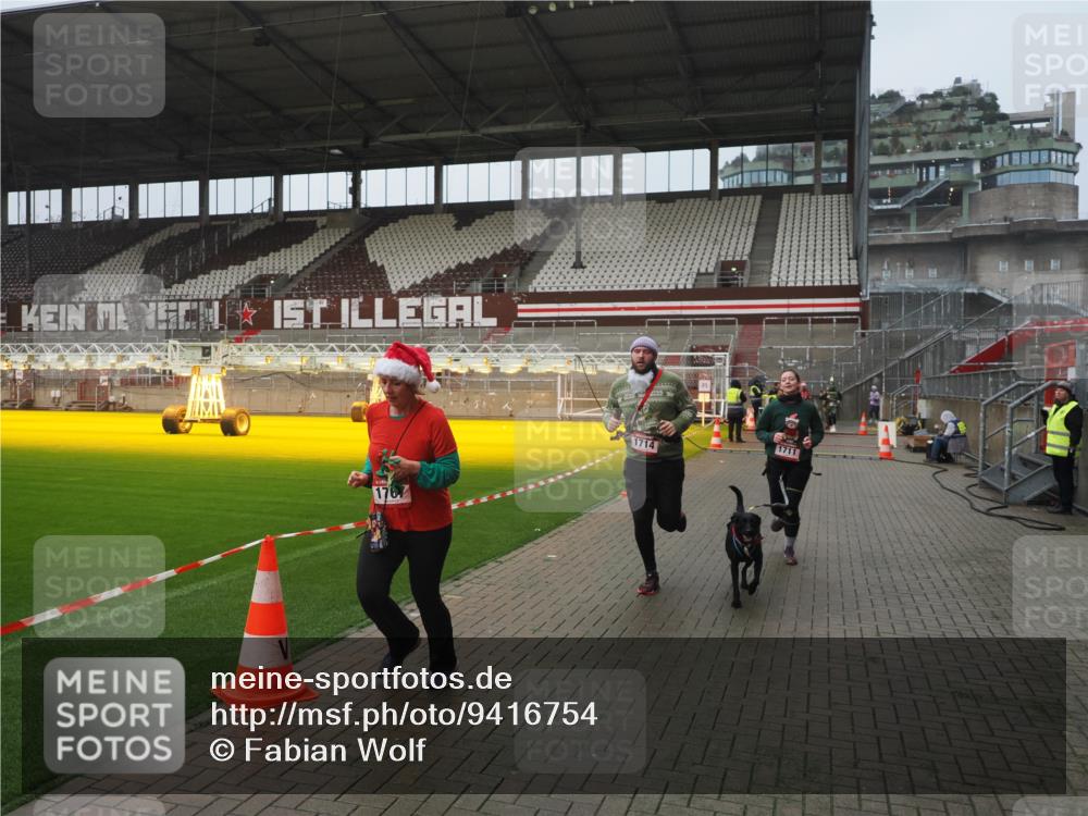07.12.2025 - St. Pauli X-Mass-Run No. 15 Fabian Wolf http://msf.ph/oto/9416754 07.12.2025 11:11:36 Ziel 171, 182, 190, 1309, 1321, 1589, 1711, 1714, 1767, 1770 meine-sportfotos.de