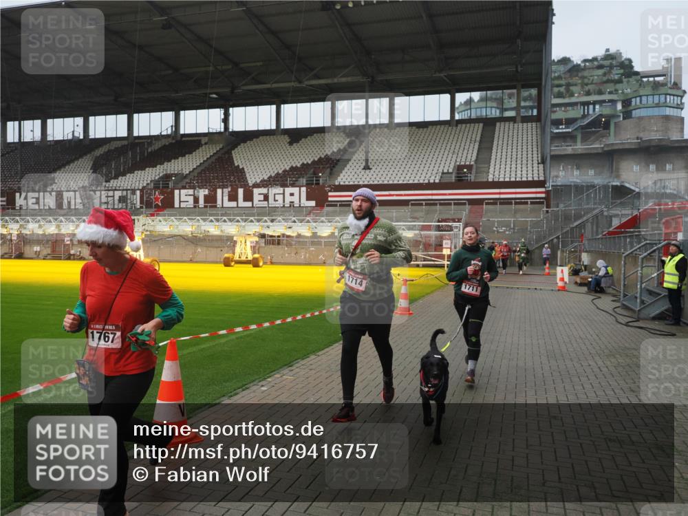 07.12.2025 - St. Pauli X-Mass-Run No. 15 Fabian Wolf http://msf.ph/oto/9416757 07.12.2025 11:11:36 Ziel 171, 182, 190, 1309, 1321, 1589, 1711, 1714, 1767, 1770 meine-sportfotos.de