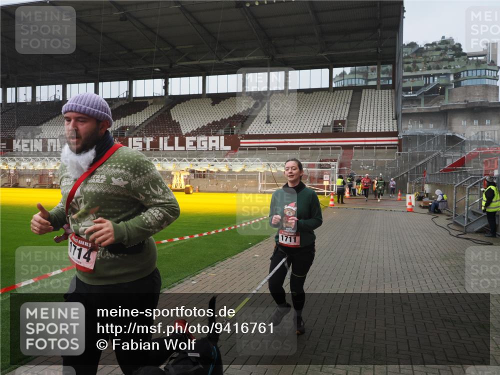 07.12.2025 - St. Pauli X-Mass-Run No. 15 Fabian Wolf http://msf.ph/oto/9416761 07.12.2025 11:11:37 Ziel 171, 182, 190, 1309, 1321, 1589, 1711, 1714, 1767, 1770 meine-sportfotos.de