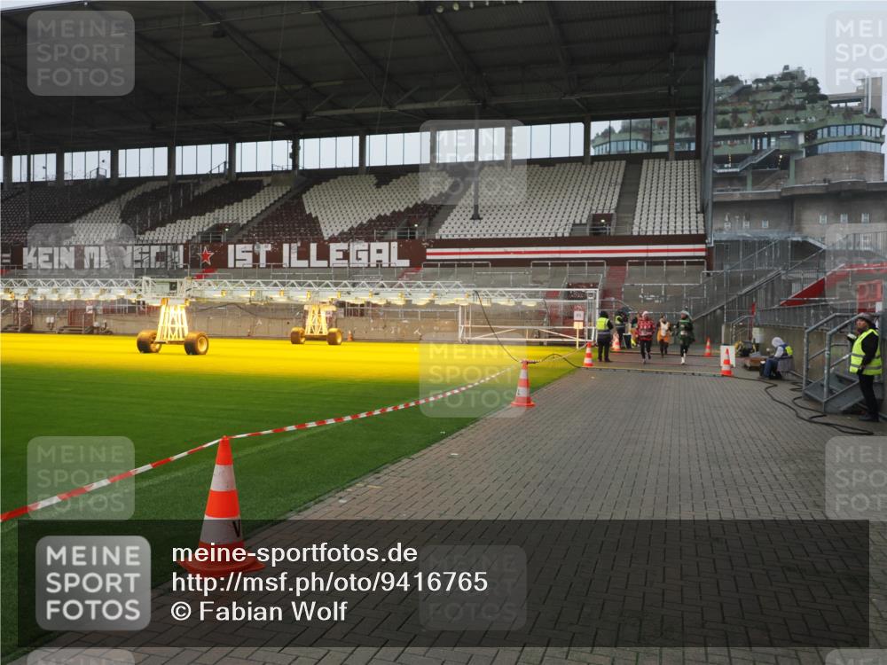 07.12.2025 - St. Pauli X-Mass-Run No. 15 Fabian Wolf http://msf.ph/oto/9416765 07.12.2025 11:11:39 Ziel 689, 690, 1309, 1321, 1589, 1711, 1714, 1767, 1770 meine-sportfotos.de