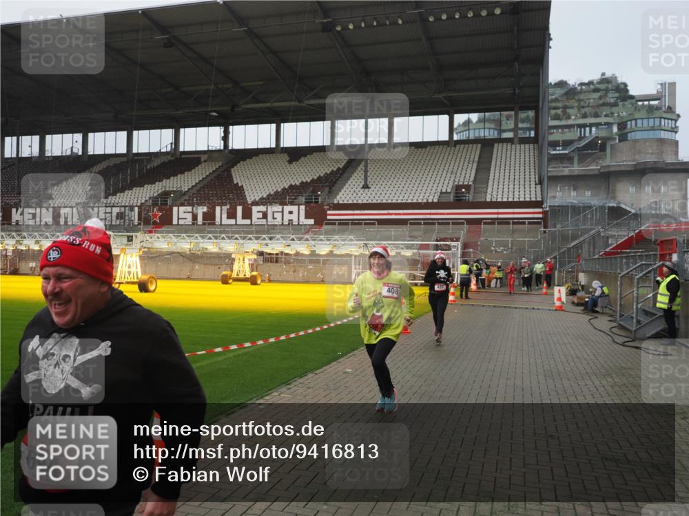 07.12.2025 - St. Pauli X-Mass-Run No. 15 Fabian Wolf http://msf.ph/oto/9416813 07.12.2025 11:11:55 Ziel 408, 437, 679, 689, 690, 694, 1186 meine-sportfotos.de