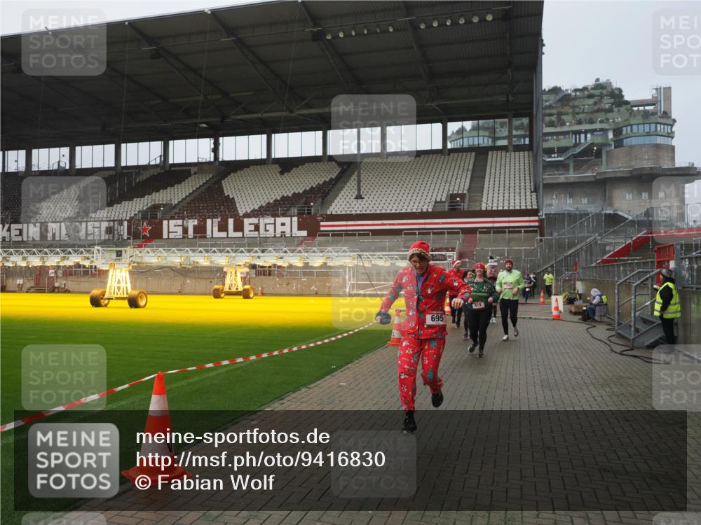 07.12.2025 - St. Pauli X-Mass-Run No. 15 Fabian Wolf http://msf.ph/oto/9416830 07.12.2025 11:12:06 Ziel 388, 408, 416, 437, 694, 695, 819, 1246, 1278 meine-sportfotos.de