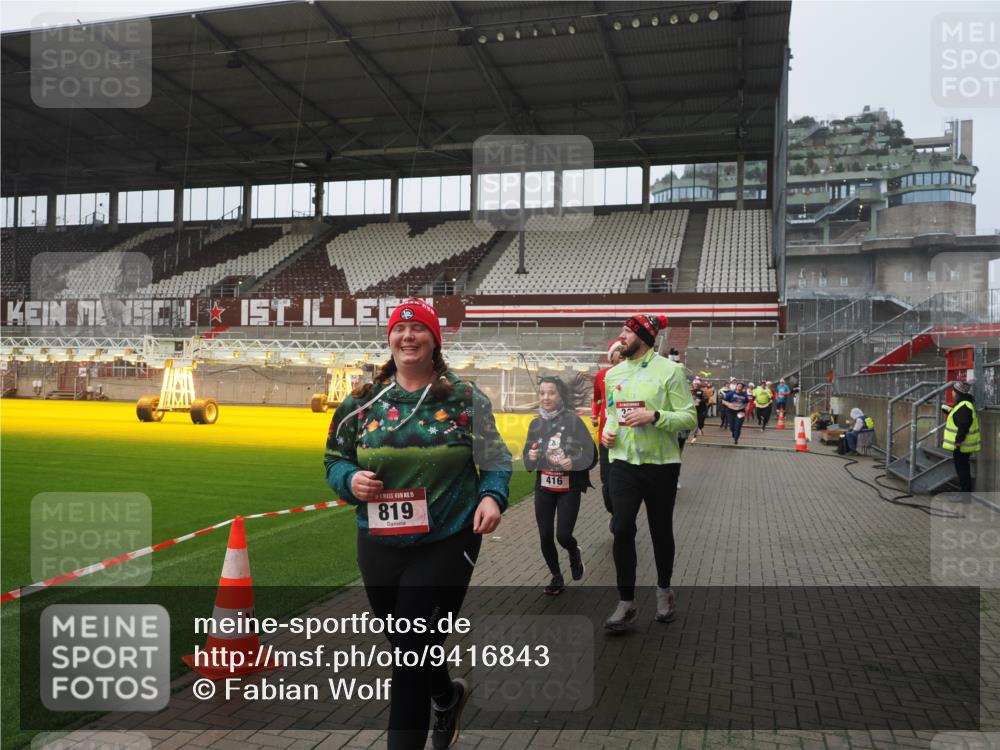 07.12.2025 - St. Pauli X-Mass-Run No. 15 Fabian Wolf http://msf.ph/oto/9416843 07.12.2025 11:12:09 Ziel 76, 79, 388, 408, 416, 437, 695, 819, 1246, 1278 meine-sportfotos.de