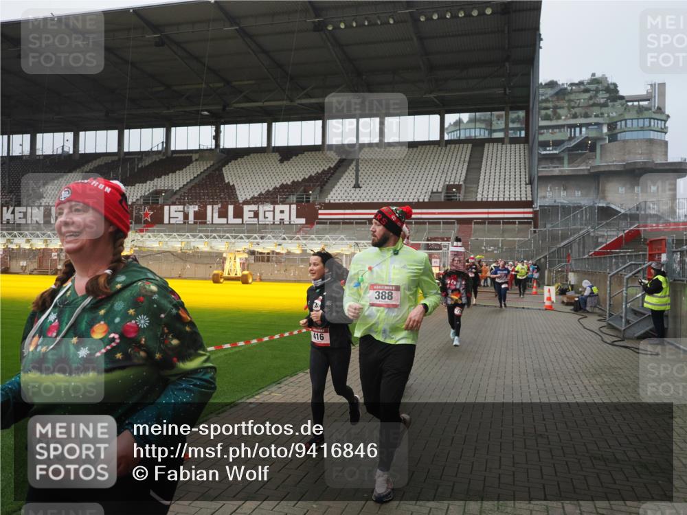 07.12.2025 - St. Pauli X-Mass-Run No. 15 Fabian Wolf http://msf.ph/oto/9416846 07.12.2025 11:12:10 Ziel 76, 79, 388, 408, 416, 437, 605, 695, 819, 1246, 1278 meine-sportfotos.de
