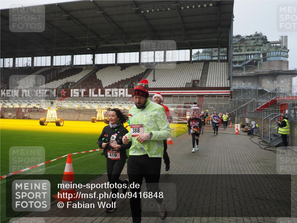 07.12.2025 - St. Pauli X-Mass-Run No. 15 Fabian Wolf http://msf.ph/oto/9416848 07.12.2025 11:12:10 Ziel 76, 79, 388, 408, 416, 437, 605, 695, 819, 1246, 1278 meine-sportfotos.de