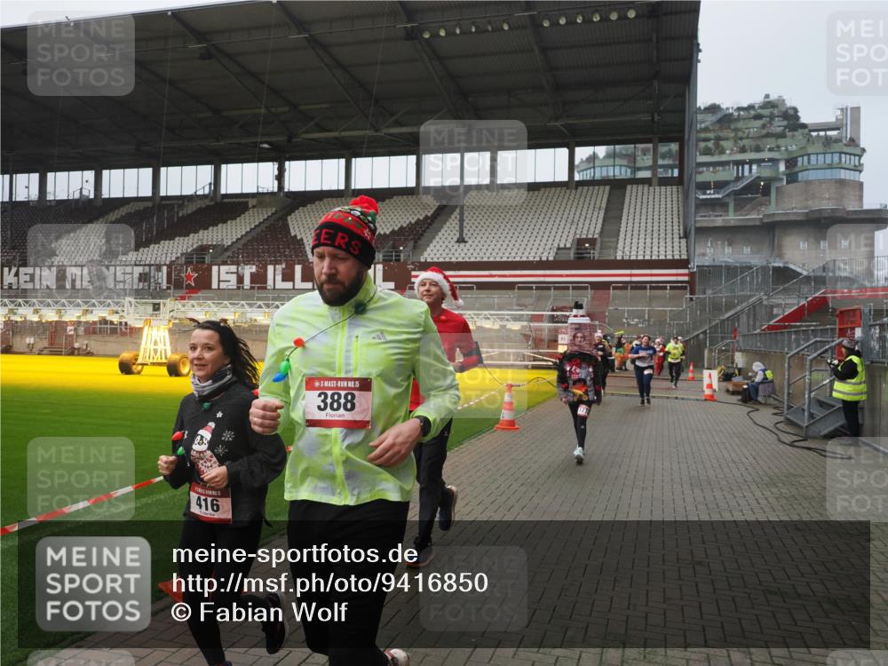 07.12.2025 - St. Pauli X-Mass-Run No. 15 Fabian Wolf http://msf.ph/oto/9416850 07.12.2025 11:12:11 Ziel 76, 79, 388, 416, 437, 597, 605, 695, 819, 1246, 1278 meine-sportfotos.de