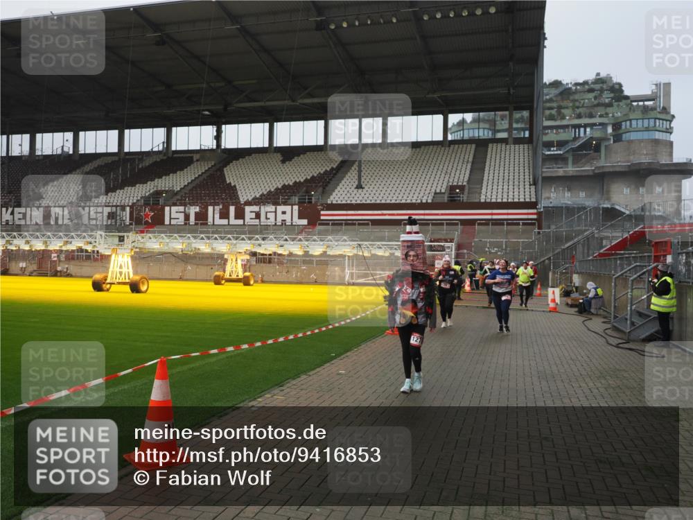 07.12.2025 - St. Pauli X-Mass-Run No. 15 Fabian Wolf http://msf.ph/oto/9416853 07.12.2025 11:12:12 Ziel 76, 79, 388, 416, 597, 605, 695, 819, 836, 1246, 1278 meine-sportfotos.de