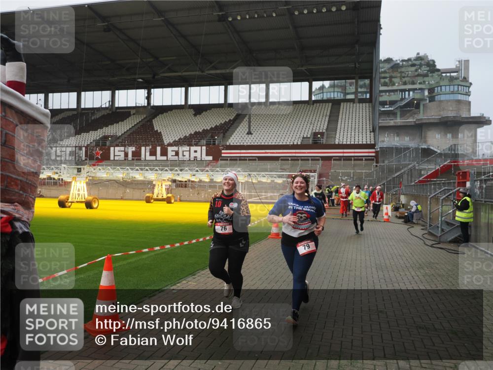 07.12.2025 - St. Pauli X-Mass-Run No. 15 Fabian Wolf http://msf.ph/oto/9416865 07.12.2025 11:12:16 Ziel 76, 79, 218, 388, 416, 597, 605, 671, 682, 695, 718, 819, 836, 839, 888, 1246, 1278 meine-sportfotos.de