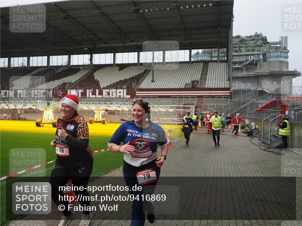 07.12.2025 - St. Pauli X-Mass-Run No. 15 Fabian Wolf http://msf.ph/oto/9416869 07.12.2025 11:12:16 Ziel 76, 79, 218, 388, 416, 597, 605, 671, 682, 695, 718, 819, 836, 839, 888, 1246, 1278 meine-sportfotos.de