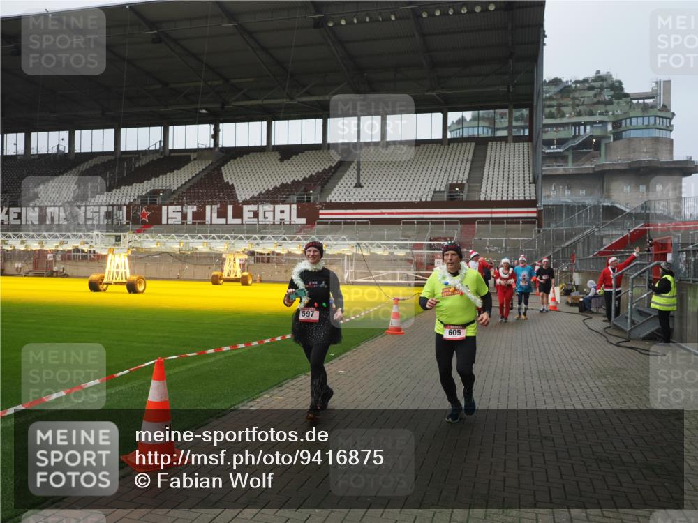 07.12.2025 - St. Pauli X-Mass-Run No. 15 Fabian Wolf http://msf.ph/oto/9416875 07.12.2025 11:12:19 Ziel 76, 79, 218, 388, 416, 597, 605, 671, 682, 718, 836, 839, 888, 1246, 1278, 2858 meine-sportfotos.de