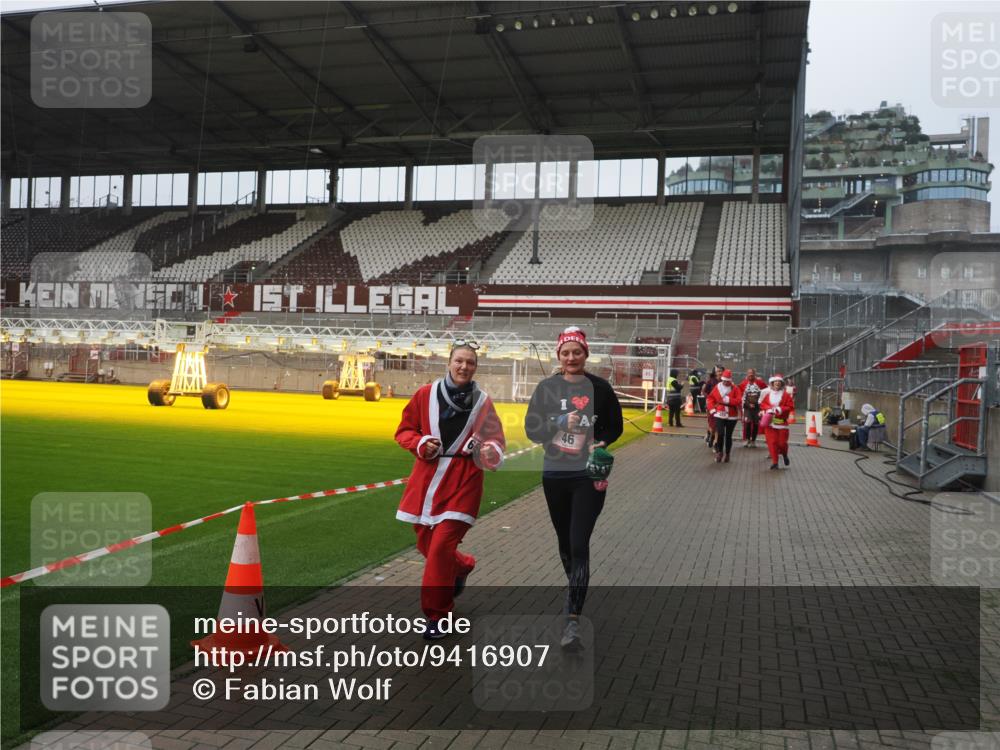 07.12.2025 - St. Pauli X-Mass-Run No. 15 Fabian Wolf http://msf.ph/oto/9416907 07.12.2025 11:12:31 Ziel 46, 218, 489, 597, 663, 671, 682, 718, 836, 839, 888, 1142, 1261, 1423, 1609, 1610, 2858 meine-sportfotos.de