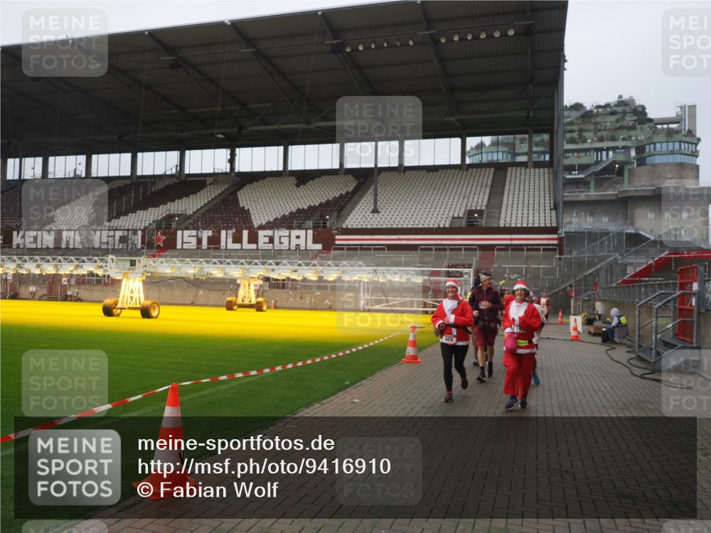07.12.2025 - St. Pauli X-Mass-Run No. 15 Fabian Wolf http://msf.ph/oto/9416910 07.12.2025 11:12:34 Ziel 46, 218, 489, 663, 671, 682, 718, 839, 1142, 1261, 1423, 1609, 1610, 2858 meine-sportfotos.de