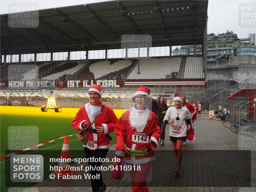 07.12.2025 - St. Pauli X-Mass-Run No. 15 Fabian Wolf http://msf.ph/oto/9416918 07.12.2025 11:12:36 Ziel 46, 489, 663, 1142, 1261, 1420, 1422, 1423, 1609, 1610, 2858 meine-sportfotos.de