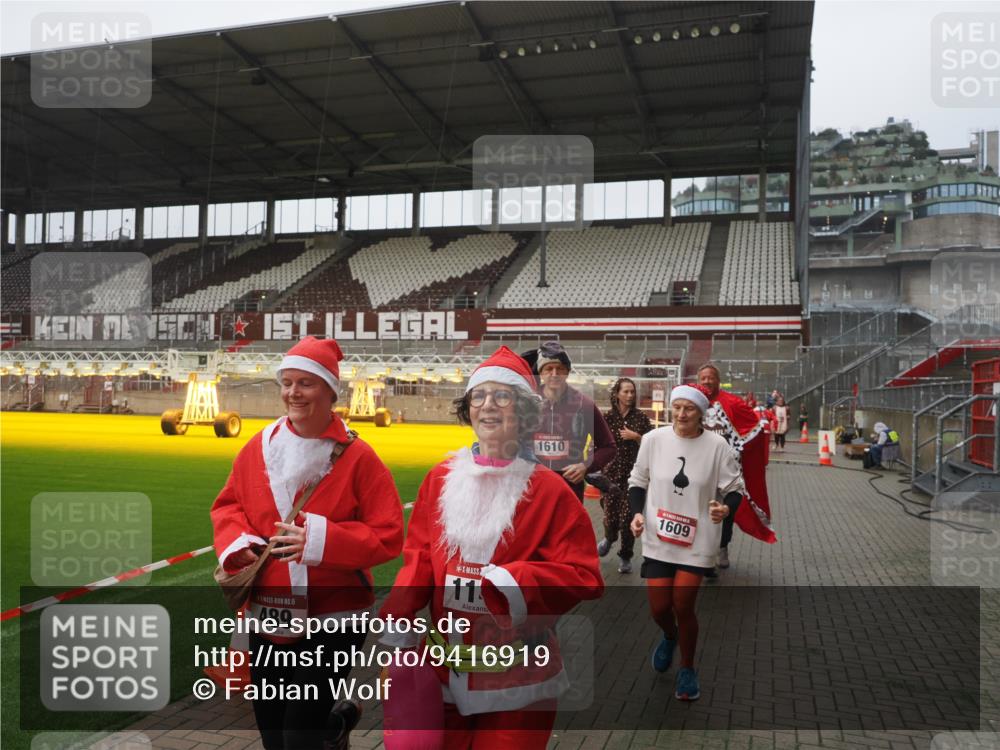 07.12.2025 - St. Pauli X-Mass-Run No. 15 Fabian Wolf http://msf.ph/oto/9416919 07.12.2025 11:12:37 Ziel 46, 489, 663, 1142, 1261, 1420, 1422, 1423, 1609, 1610, 2858 meine-sportfotos.de