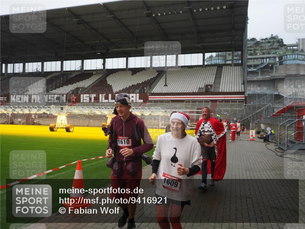 07.12.2025 - St. Pauli X-Mass-Run No. 15 Fabian Wolf http://msf.ph/oto/9416921 07.12.2025 11:12:37 Ziel 46, 489, 663, 1142, 1261, 1420, 1422, 1423, 1609, 1610, 2858 meine-sportfotos.de