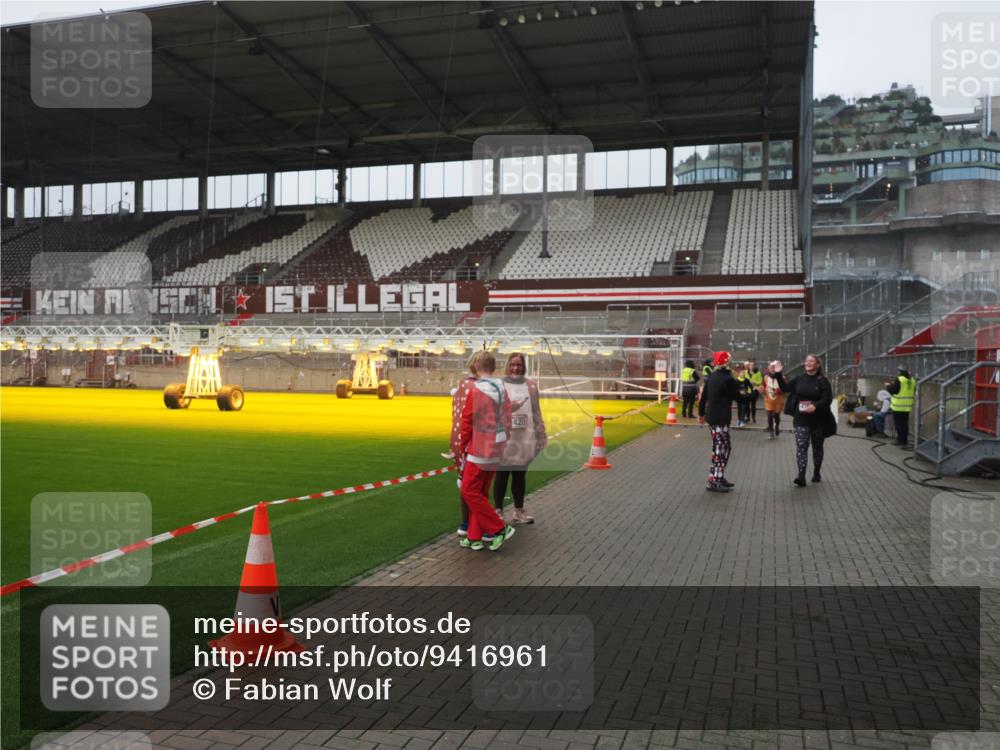 07.12.2025 - St. Pauli X-Mass-Run No. 15 Fabian Wolf http://msf.ph/oto/9416961 07.12.2025 11:12:54 Ziel 494, 681, 919, 1175, 1178, 1420, 1422, 1703, 3167, 4794, 4795, 4796, 4802, 4804 meine-sportfotos.de