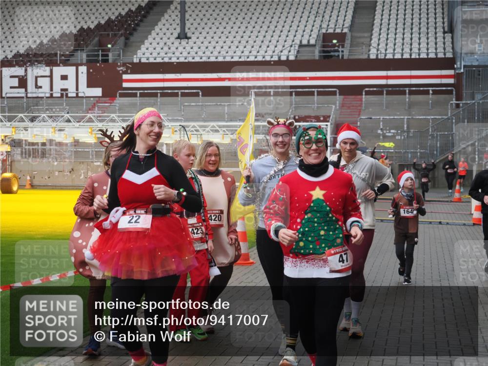 07.12.2025 - St. Pauli X-Mass-Run No. 15 Fabian Wolf http://msf.ph/oto/9417007 07.12.2025 11:13:14 Ziel 17, 22, 47, 683, 684, 1022, 1645, 1646, 1647 meine-sportfotos.de
