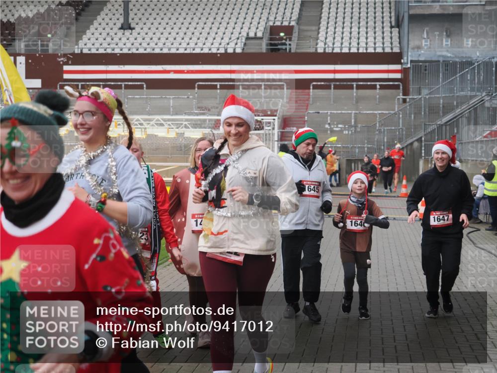 07.12.2025 - St. Pauli X-Mass-Run No. 15 Fabian Wolf http://msf.ph/oto/9417012 07.12.2025 11:13:15 Ziel 17, 22, 47, 683, 684, 1022, 1645, 1646, 1647, 2125 meine-sportfotos.de