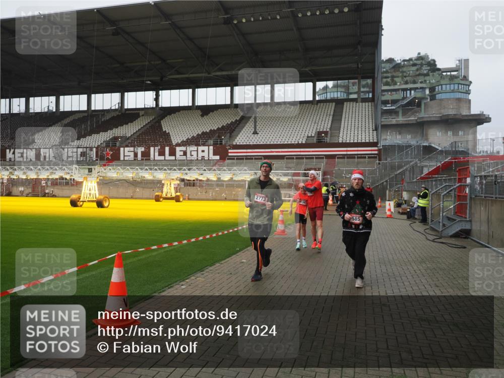 07.12.2025 - St. Pauli X-Mass-Run No. 15 Fabian Wolf http://msf.ph/oto/9417024 07.12.2025 11:13:29 Ziel 585, 1338, 1341, 1664, 2125, 2773 meine-sportfotos.de
