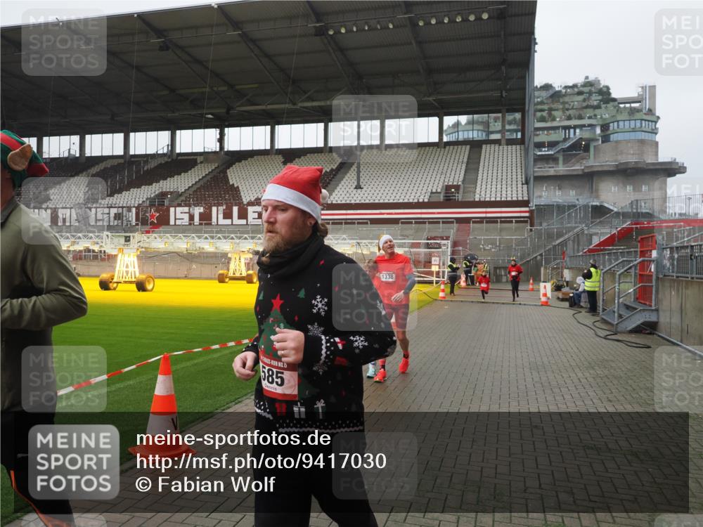 07.12.2025 - St. Pauli X-Mass-Run No. 15 Fabian Wolf http://msf.ph/oto/9417030 07.12.2025 11:13:31 Ziel 585, 1111, 1114, 1338, 1341, 1664, 2125, 2773 meine-sportfotos.de