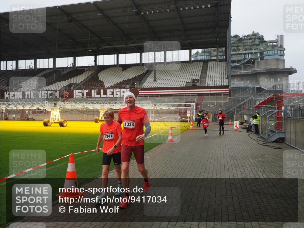 07.12.2025 - St. Pauli X-Mass-Run No. 15 Fabian Wolf http://msf.ph/oto/9417034 07.12.2025 11:13:33 Ziel 585, 1111, 1114, 1338, 1341, 1664, 2125, 2773 meine-sportfotos.de