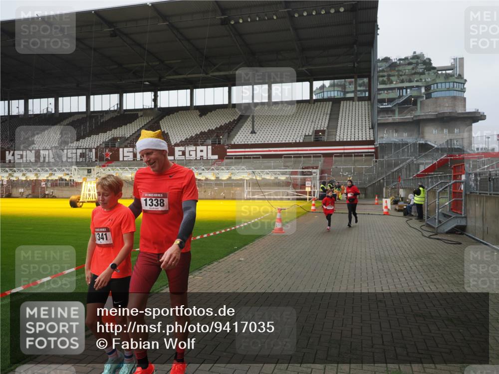 07.12.2025 - St. Pauli X-Mass-Run No. 15 Fabian Wolf http://msf.ph/oto/9417035 07.12.2025 11:13:34 Ziel 585, 1111, 1114, 1338, 1341, 1664, 2125, 2773 meine-sportfotos.de