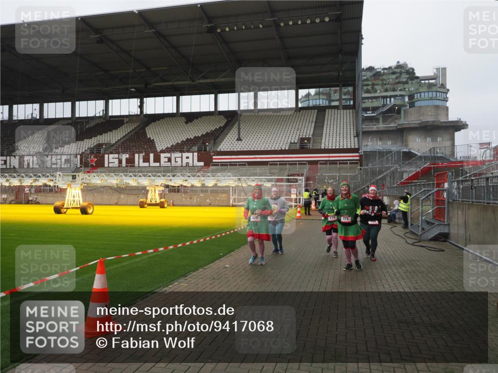 07.12.2025 - St. Pauli X-Mass-Run No. 15 Fabian Wolf http://msf.ph/oto/9417068 07.12.2025 11:14:01 Ziel 274, 375, 425, 475, 708 meine-sportfotos.de