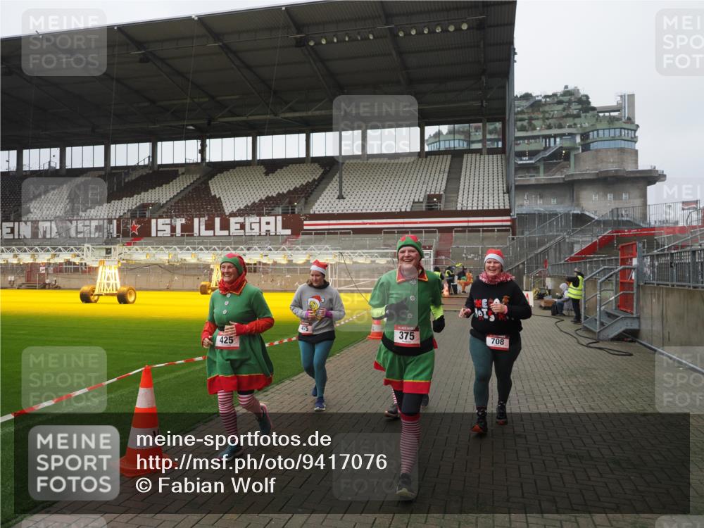 07.12.2025 - St. Pauli X-Mass-Run No. 15 Fabian Wolf http://msf.ph/oto/9417076 07.12.2025 11:14:02 Ziel 274, 375, 425, 475, 708 meine-sportfotos.de